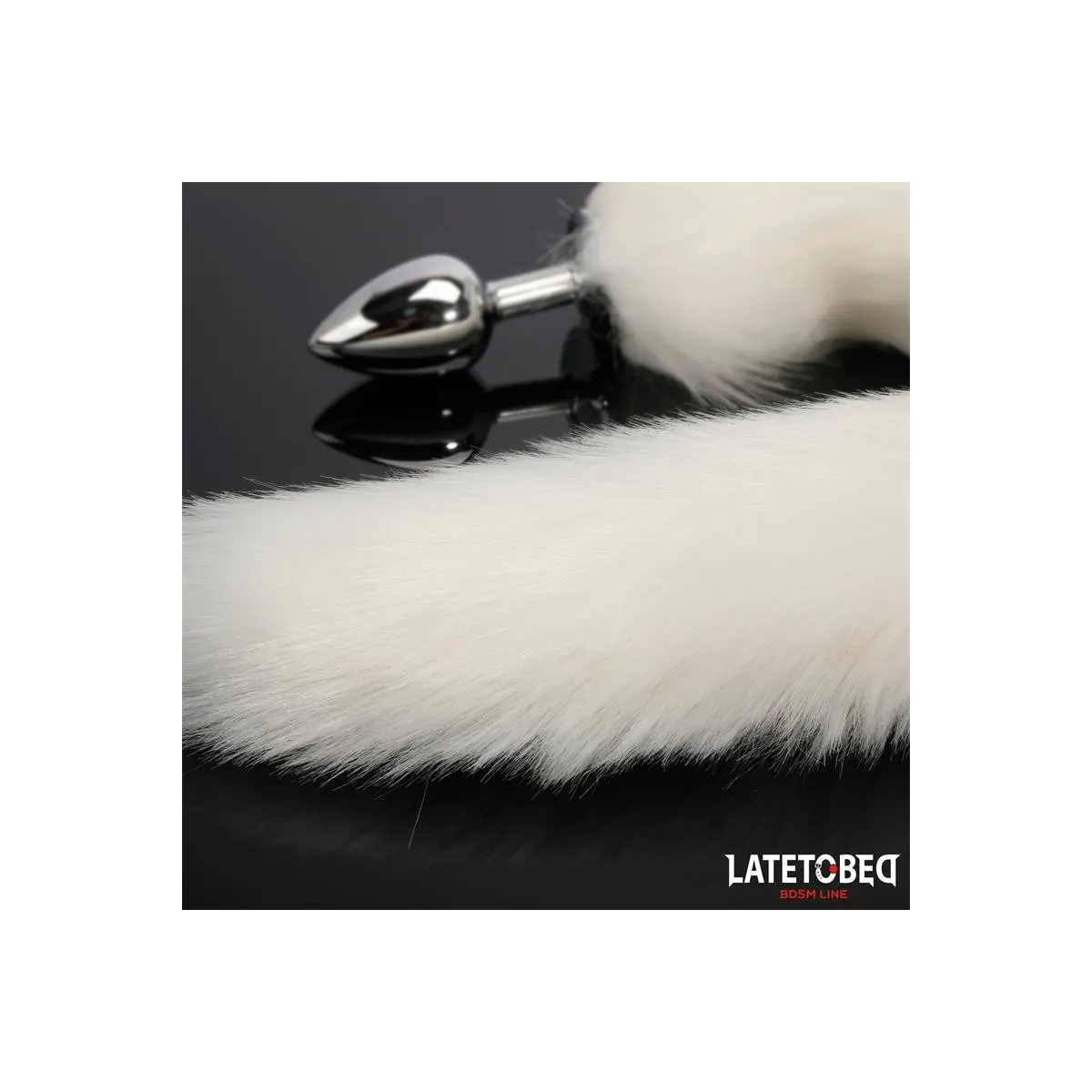 ANALPLUG MIT SCHWANZ WEISS 40 CM VON LATETOBED BDSM LINE