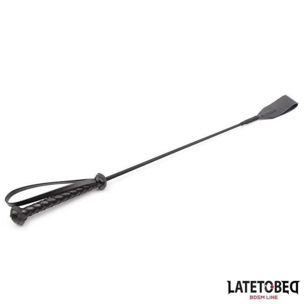 KLASSISCHE PEITSCHE MIT GEFLOCHTENEM GRIFF, 60 CM VON LATETOBED BDSM LINE