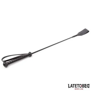 KLASSISCHE PEITSCHE MIT GEFLOCHTENEM GRIFF, 60 CM VON LATETOBED BDSM LINE