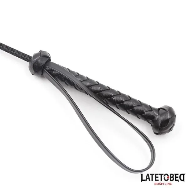 KLASSISCHE PEITSCHE MIT GEFLOCHTENEM GRIFF, 60 CM VON LATETOBED BDSM LINE