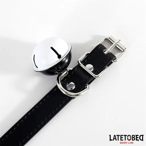 HALSBAND MIT GLOCKE SCHWARZ VERSTELLBAR VON LATETOBED BDSM LINE