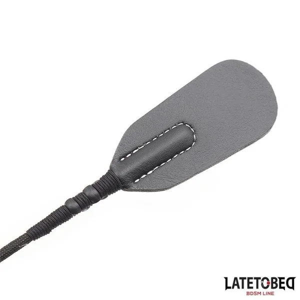 PEITSCHE MIT GEFLOCHTENEM GRIFF 44,5 CM VON LATETOBED BDSM LINE