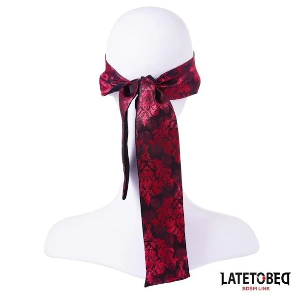 LANGE AUGENBINDE VON LATETOBED BDSM LINE