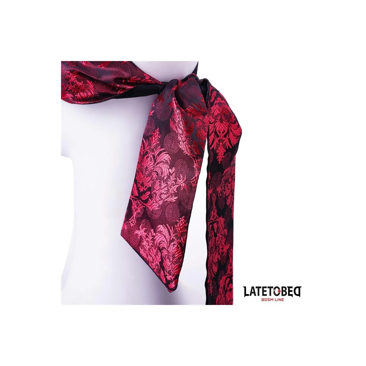 LANGE AUGENBINDE VON LATETOBED BDSM LINE