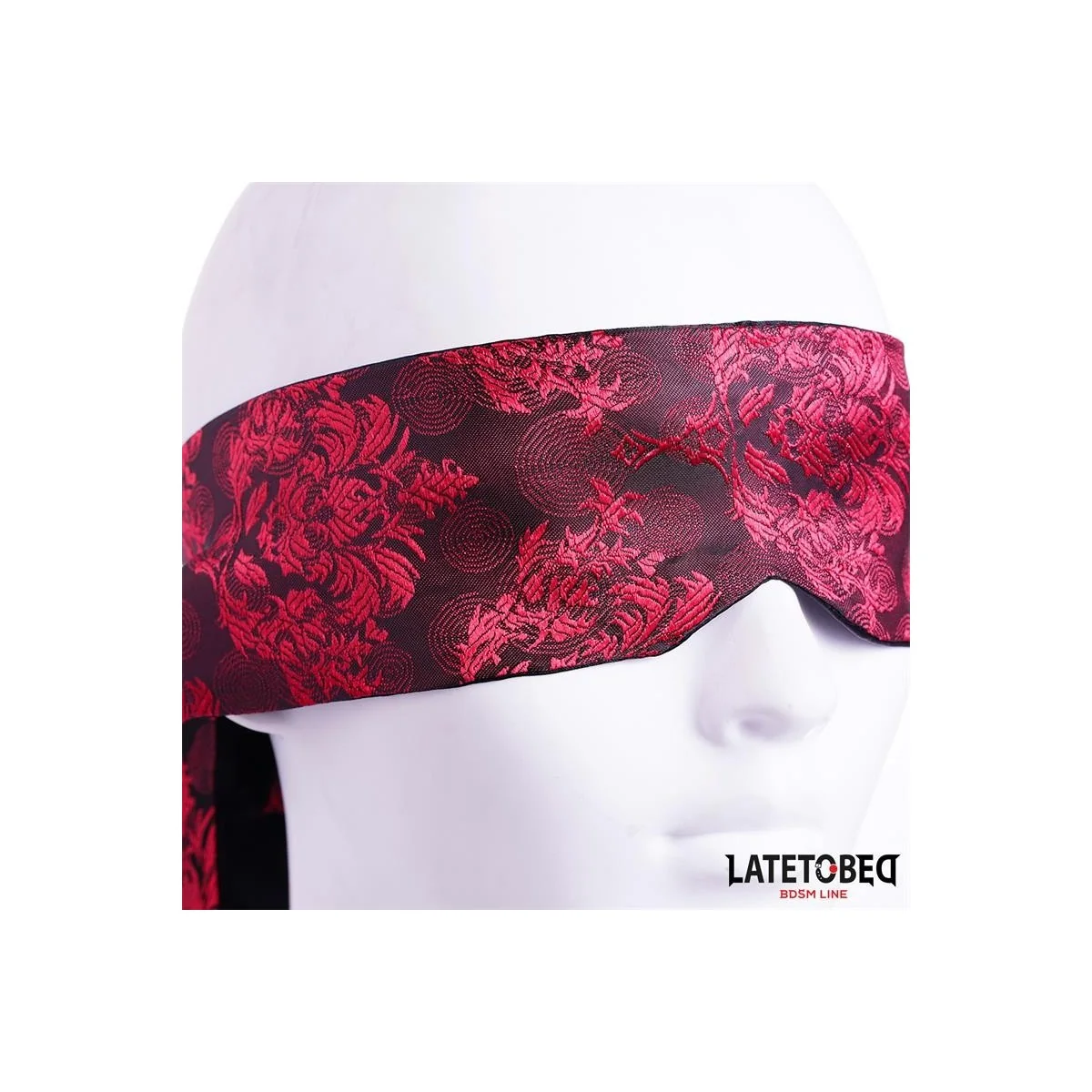 LANGE AUGENBINDE VON LATETOBED BDSM LINE