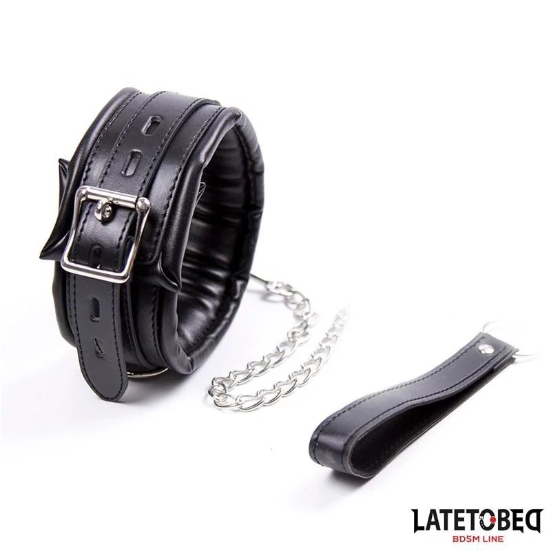 GEPOLSTERTES HALSBAND MIT LEINE VON LATETOBED BDSM LINE