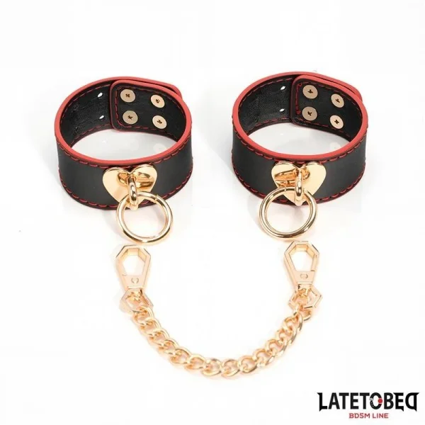 FUSSFESSELN MIT GOLDENER KETTE VON LATETOBED BDSM LINE