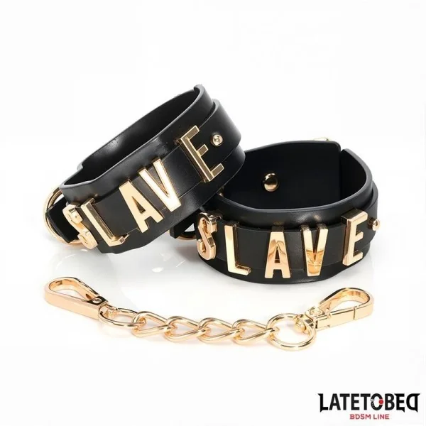 SLAVE-HANDSCHELLEN MIT GOLDENER KETTE VON LATETOBED BDSM LINE