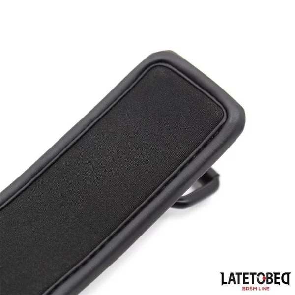 MIT SCHWAMM GEFÜTTERTE HANDSCHELLEN VON LATETOBED BDSM LINE