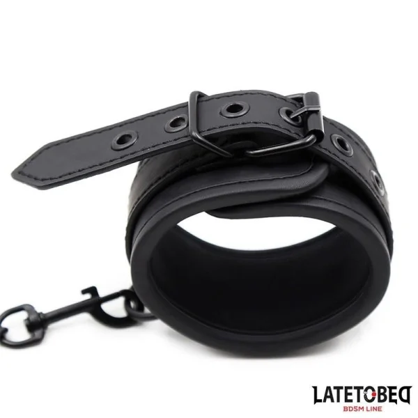 EINFARBIGE SCHWARZE HANDFESSEL VON LATETOBED BDSM LINE