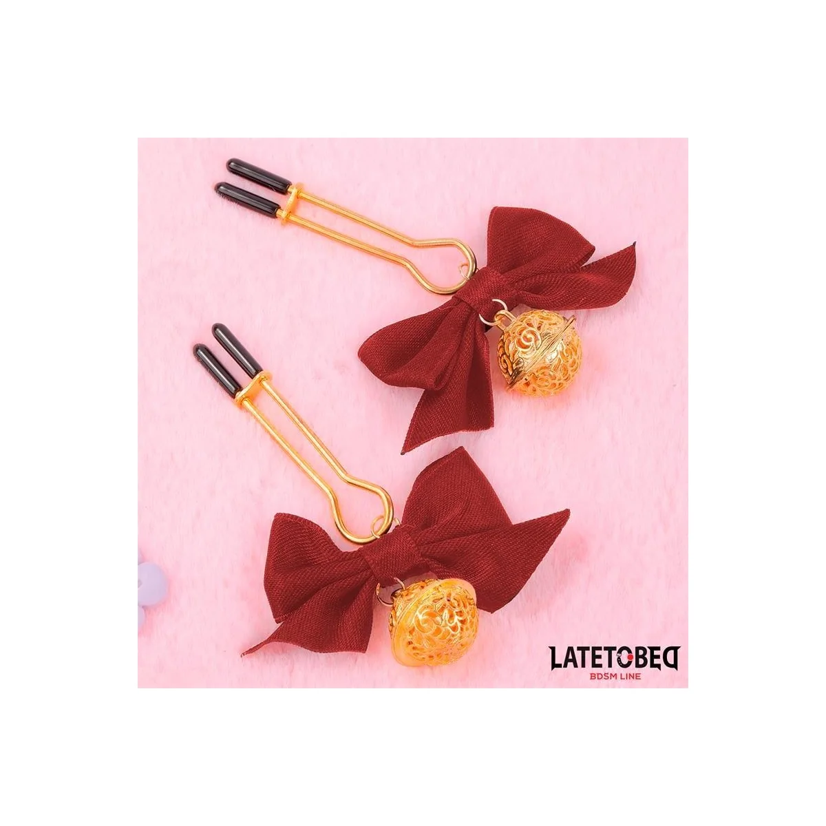 NIPPELKLEMMEN MIT ROTER SCHLEIFE VON LATETOBED BDSM LINE