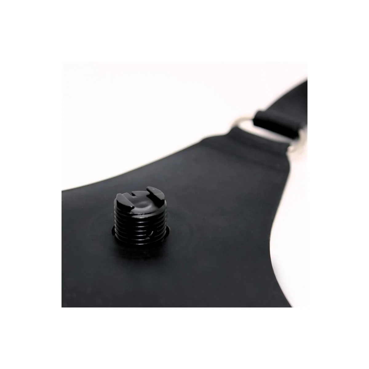 Strap-on mit Dildo von Latex Play kaufen | Fesselliebe