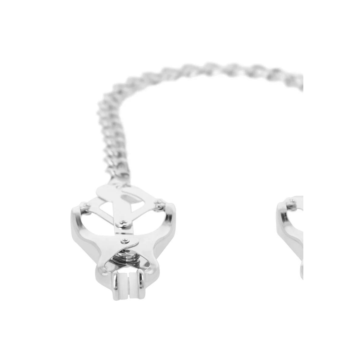 Nippelklemme aus Metall mit Kette von Darkness Bondage kaufen | Fesselliebe
