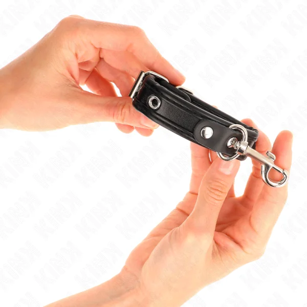 Mini-Armbänder Schwarz mit Nieten Verstellbar 16-22 cm X 2 cm von Kink Wrist Restraint kaufen | Fesselliebe