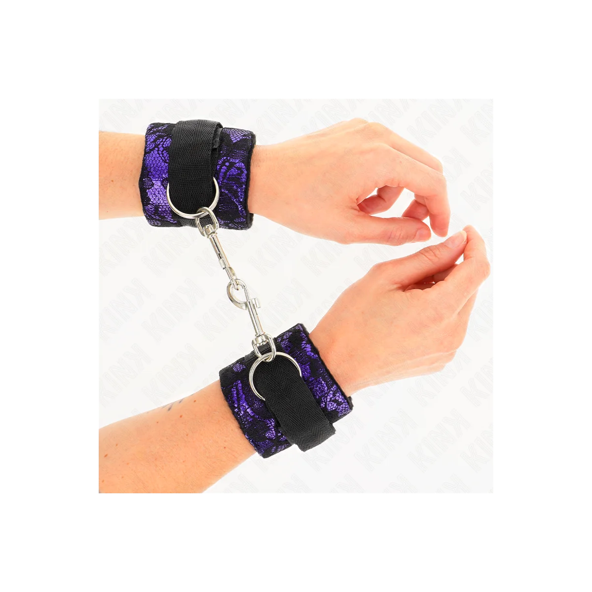Kurze Handgelenksfesseln aus Samtspitze und Nylonbindung Lila/Schwarz 23 X 6,5 cm von Kink Wrist Restraint kaufen | Fesselliebe