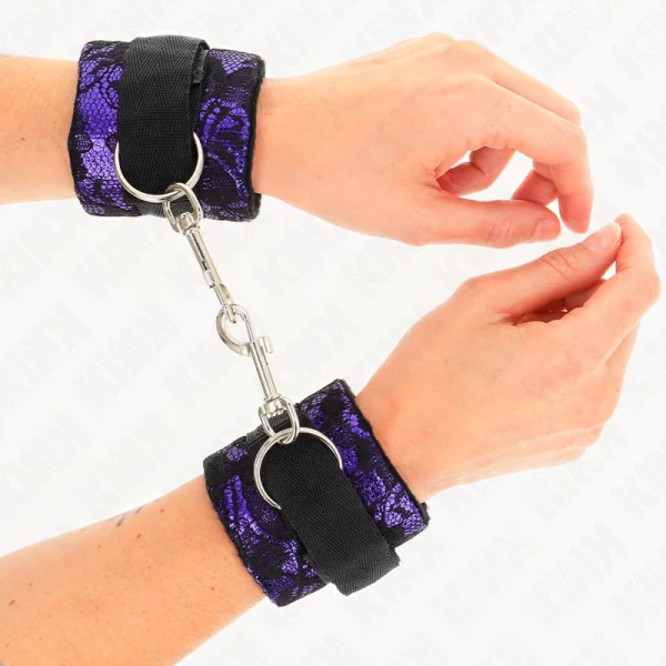 Kurze Handgelenksfesseln aus Samtspitze und Nylonbindung Lila/Schwarz 23 X 6,5 cm von Kink Wrist Restraint kaufen | Fesselliebe