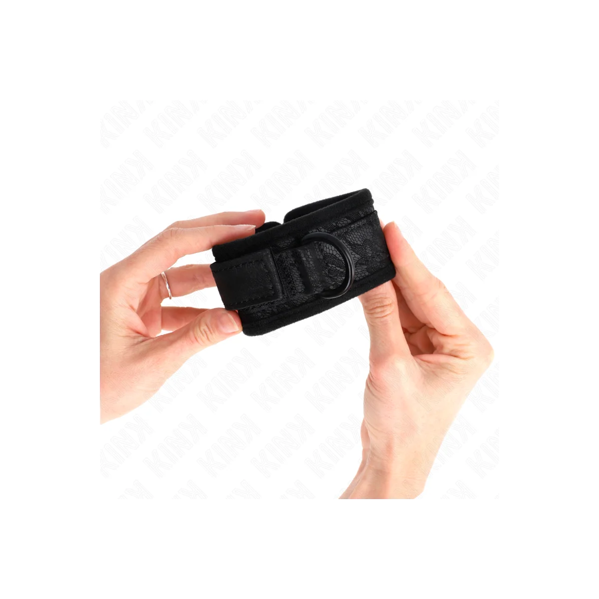 Dark Lace Cuffs Neoprene Handgelenk Manschetten Verstellbar Schwarz 20-29 cm X 5 cm von Kink Wrist Restraint kaufen | Fesselliebe