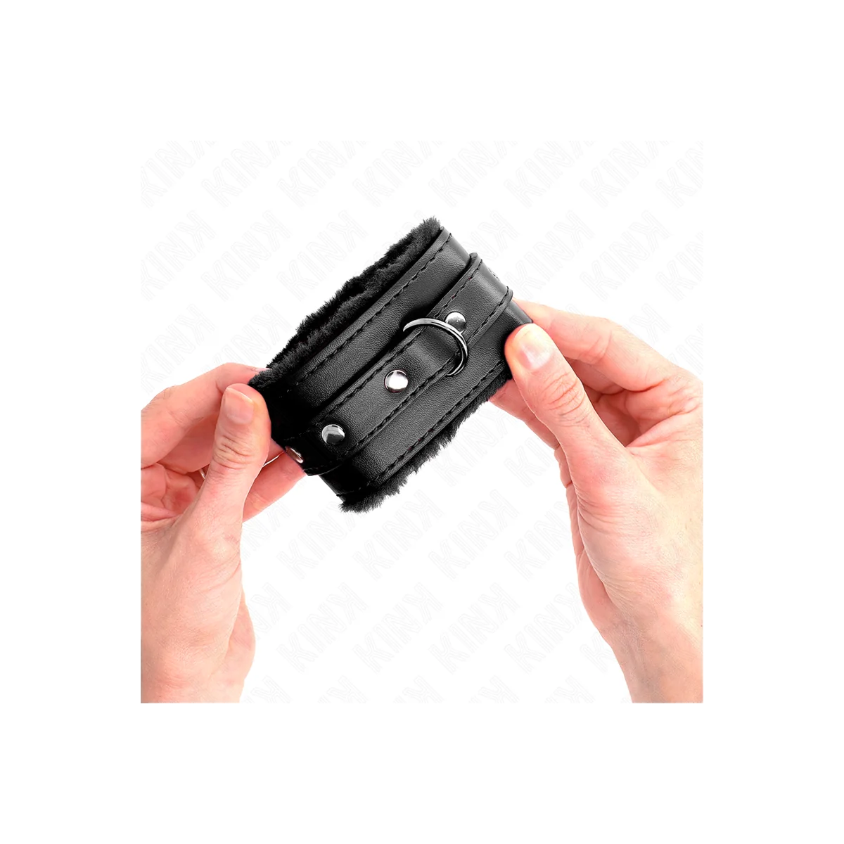 Premium Handgelenkfesseln Schwarz mit Schwarzem Gürtel Verstellbar 17-29 cm X 6 cm von Kink Wrist Restraint kaufen | Fesselliebe