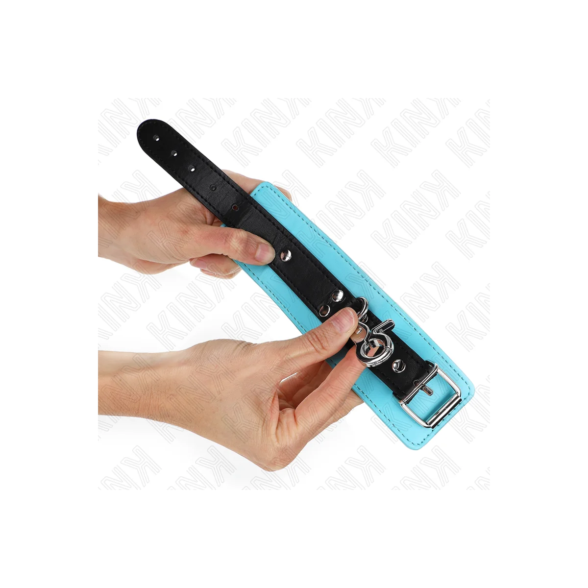 Premium Abschließbare Handgelenkfesseln Schwarz/Blau Verstellbar 21-28 cm X 5,5 cm von Kink Wrist Restraint kaufen | Fesselliebe