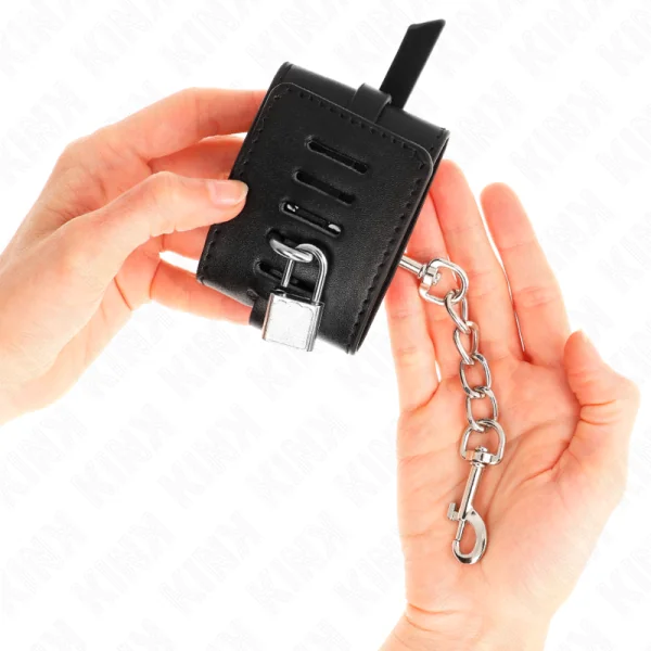 Deluxe Handgelenkfesseln mit Verriegelung, Schwarz, Verstellbar 14,5-21 cm X 6 cm von Kink Wrist Restraint kaufen | Fesselliebe