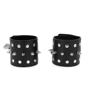 Punk Handgelenkfesseln mit Spikes 25 X 6 cm von Kink Wrist Restraint kaufen | Fesselliebe