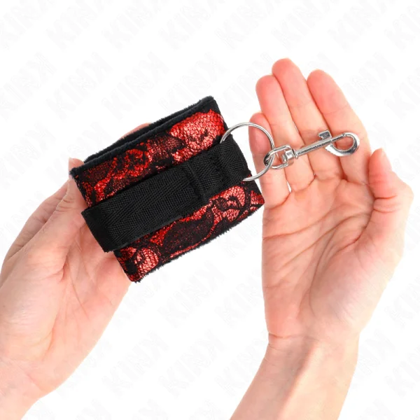 Scandal Handgelenksfesseln Rot-Schwarz von Kink Wrist Restraint kaufen | Fesselliebe