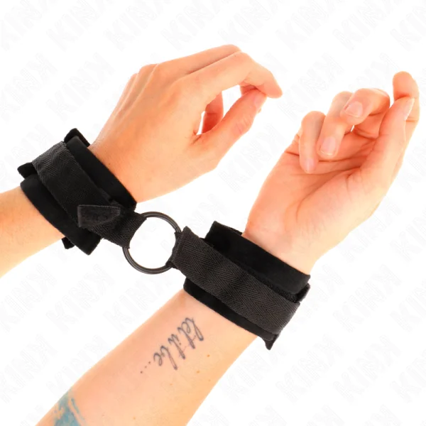 Beginner Pelz Handmanschetten 25 cm mit O-Ring 4 cm Schwarz Verstellbar 15-25 cm von Kink Wrist Restraint kaufen | Fesselliebe