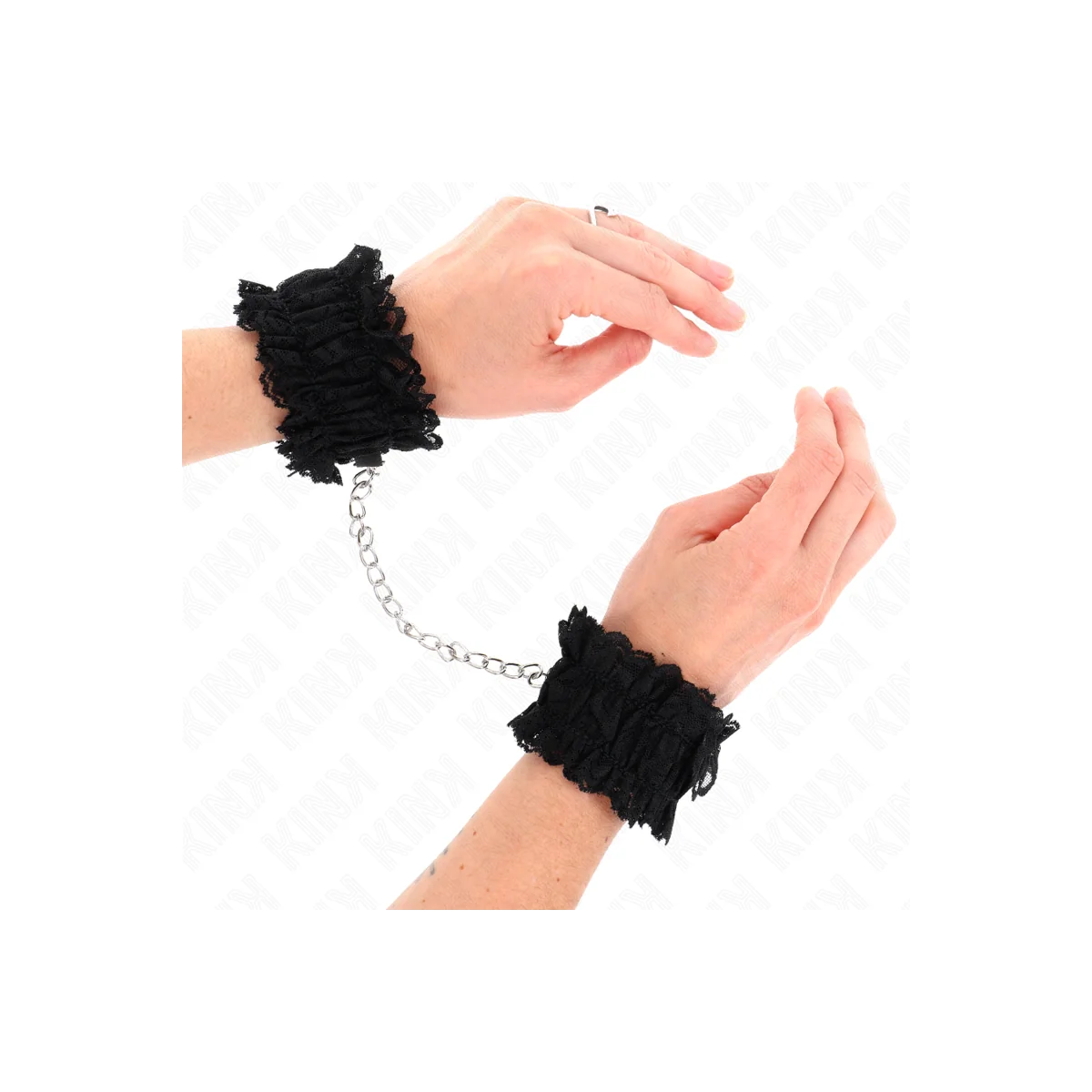 Elastische Handgelenksfesseln aus Spitze Negro von Kink Wrist Restraint kaufen | Fesselliebe