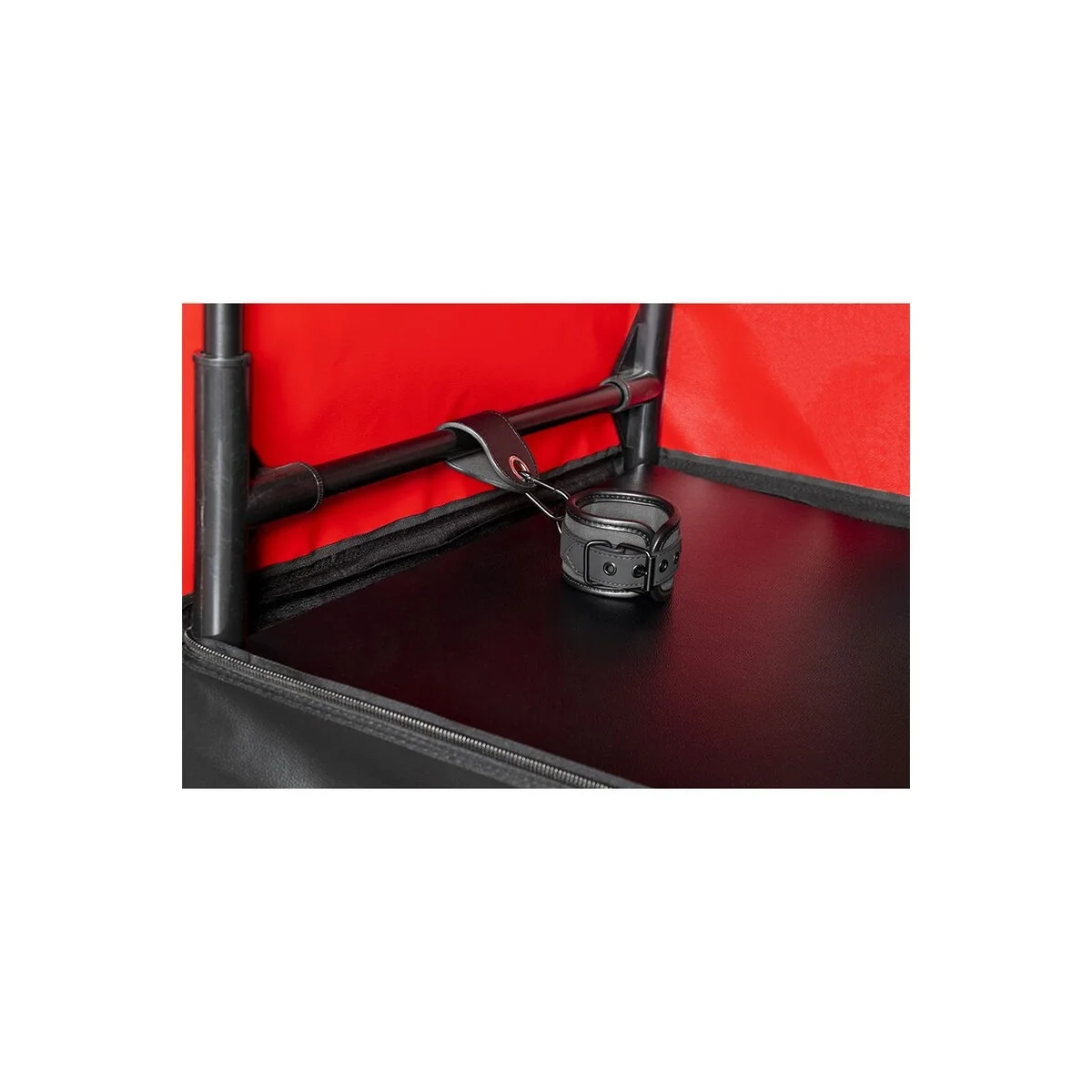 KINK CLUB CABINA BUKKAKE SCHWARZ & ROT VON SECRET DOME