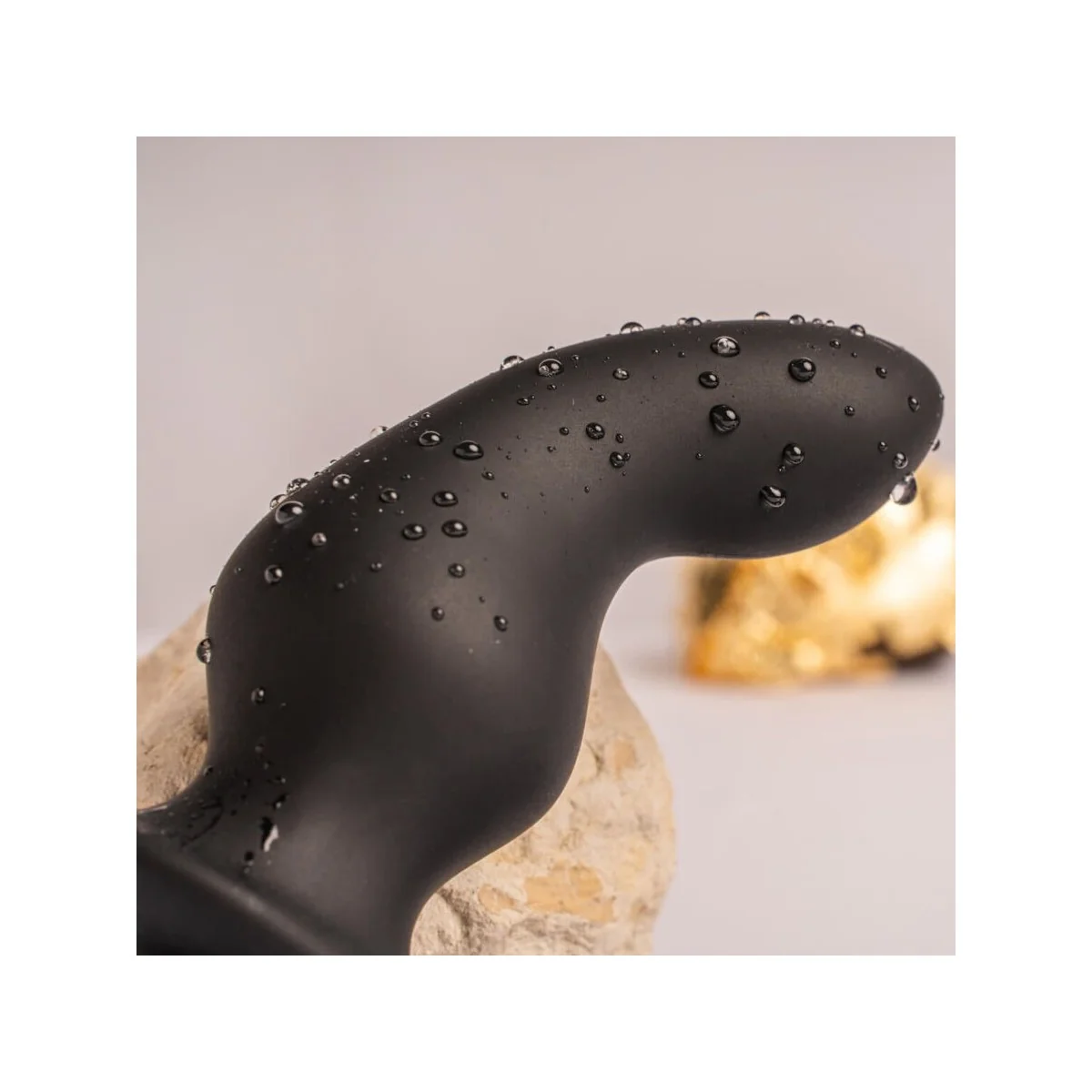 RO-ZEN RRO ANAL PLUG MIT VIBRIERENDEM PENISRING SCHWARZ VON ROCKS-OFF