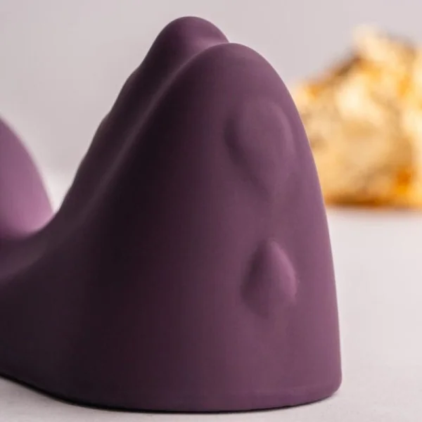RUBY GLOW PURPLE SIT-ON VIBRATOR VON ROCKS-OFF