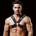 Adonis Brust-Bondage-Harness für Männer aus Veganem Leder von Intoyou BDSM Line