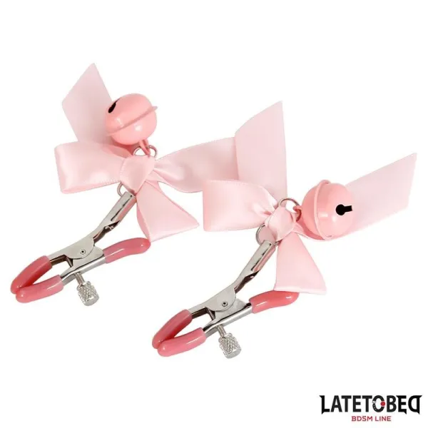 Rosa Nippelklemmen mit Schleife und Glöckchen von Latetobed BDSM Line | Fesselliebe.de