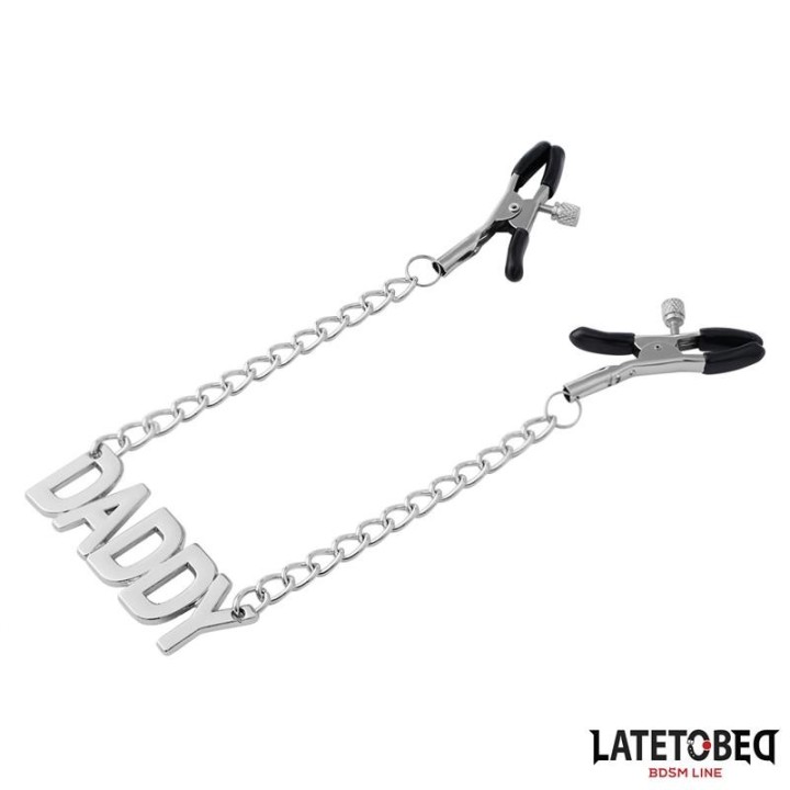 Nippelklemmen mit „DADDY Word”-Anhänger von Latetobed BDSM Line | Fesselliebe.de