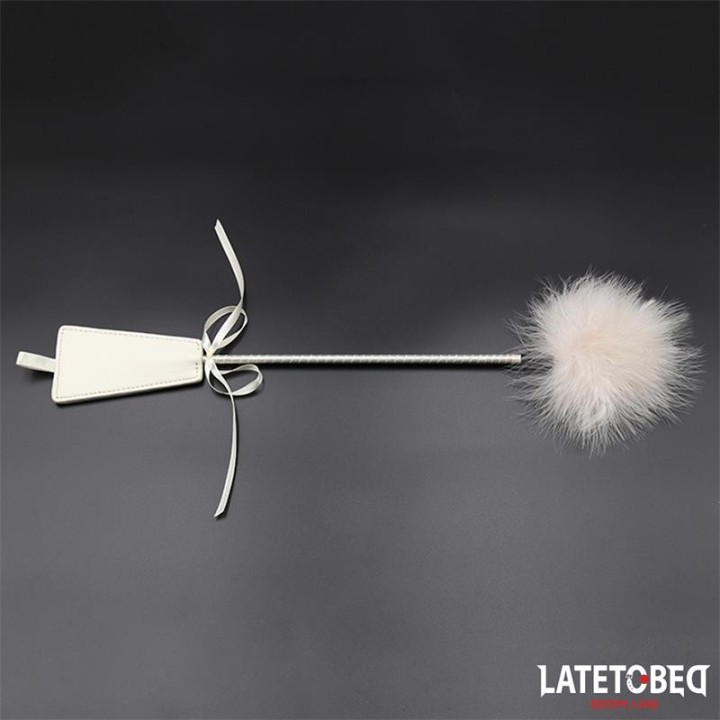 Bowknot-Feder-Kitzler-Paddel von Latetobed BDSM Line | Fesselliebe.de