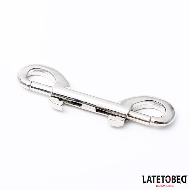 Doppelter Metallkarabinerhaken von Latetobed BDSM Line | Fesselliebe.de