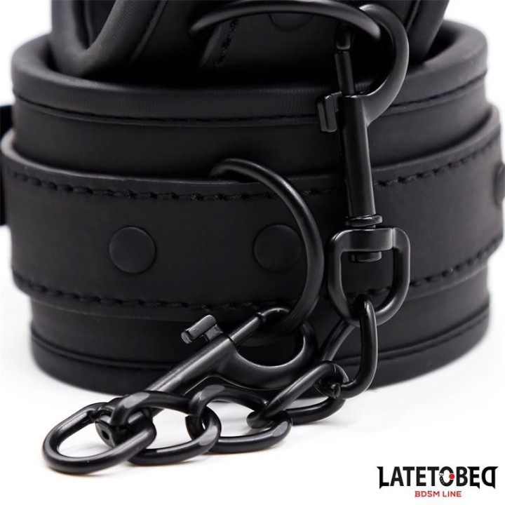 Neopren-Handfesseln, Schwarz von Latetobed BDSM Line | Fesselliebe.de