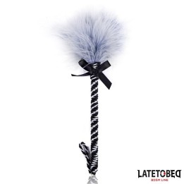 Feder-Kitzler mit Schleife 25 cm von Latetobed BDSM Line | Fesselliebe.de