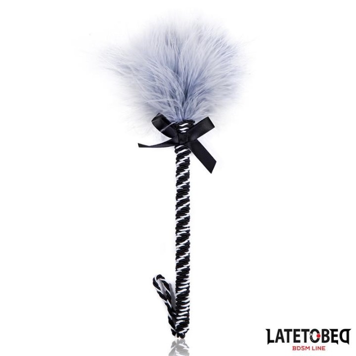 Feder-Kitzler mit Schleife 25 cm von Latetobed BDSM Line | Fesselliebe.de