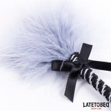Feder-Kitzler mit Schleife 25 cm von Latetobed BDSM Line | Fesselliebe.de