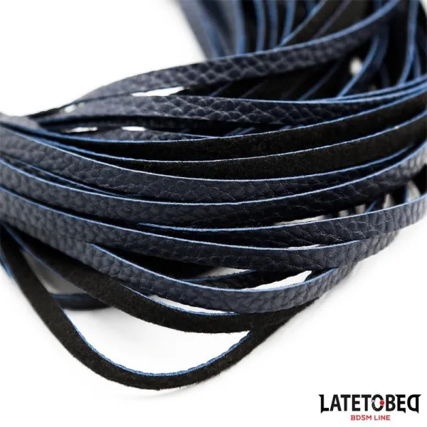Dunkelblauer Flogger von Latetobed BDSM Line | Fesselliebe.de