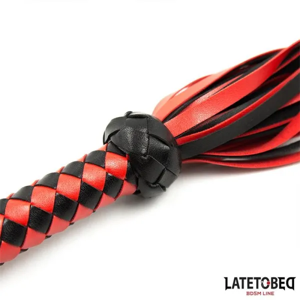 Gestreifter Stachel-Flogger Rot und Schwarz von Latetobed BDSM Line | Fesselliebe.de