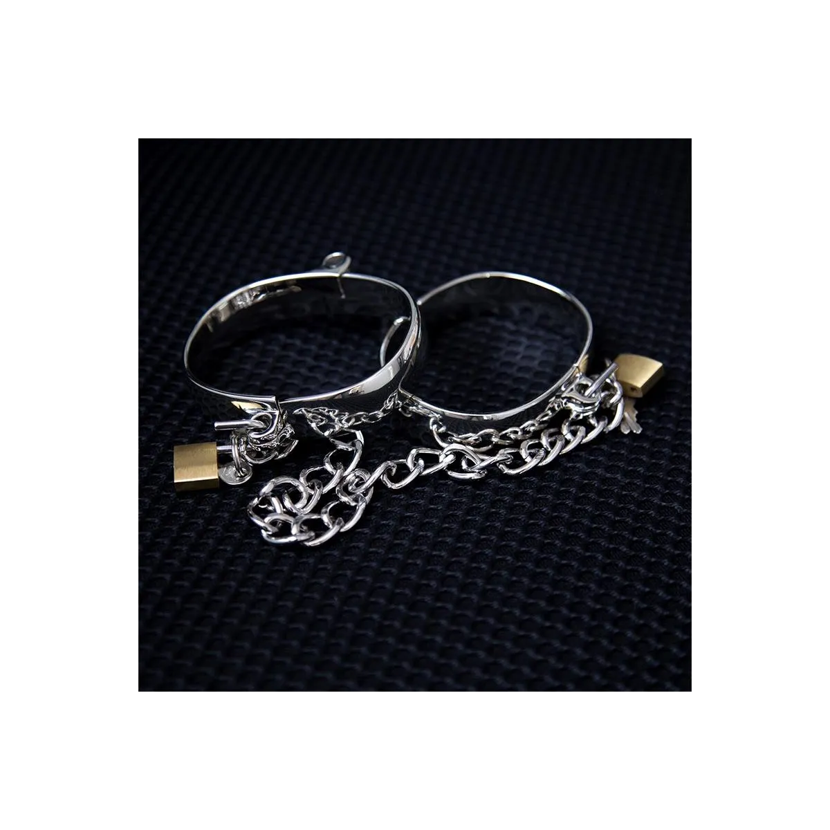 Metall-Fussfesseln für Frauen 8 cm von Latetobed BDSM Line | Fesselliebe.de