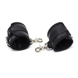 Lederhandschellen mit Grossen Ringen, Schwarz von Latetobed BDSM Line | Fesselliebe.de