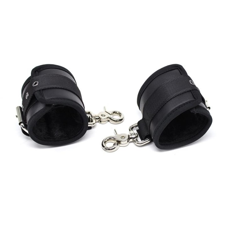 Lederhandschellen mit Grossen Ringen, Schwarz von Latetobed BDSM Line | Fesselliebe.de