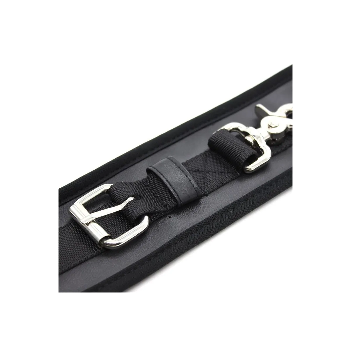 Lederhandschellen mit Grossen Ringen, Schwarz von Latetobed BDSM Line | Fesselliebe.de