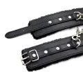 Verstellbare Handfesseln mit Fellfutter, 30 cm, Schwarz von Latetobed BDSM Line
