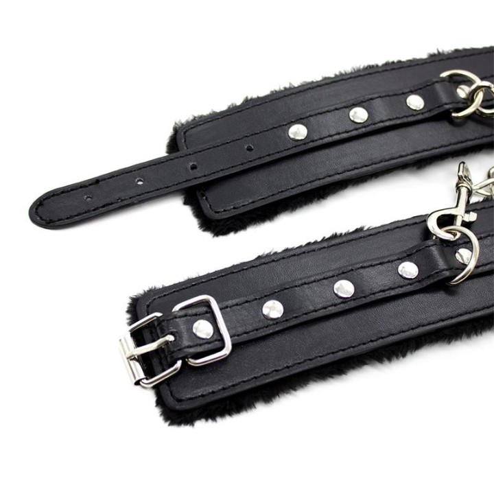 Verstellbare Handfesseln mit Fellfutter, 30 cm, Schwarz von Latetobed BDSM Line | Fesselliebe.de