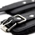 Verstellbare Handfesseln mit Fellfutter, 30 cm, Schwarz von Latetobed BDSM Line