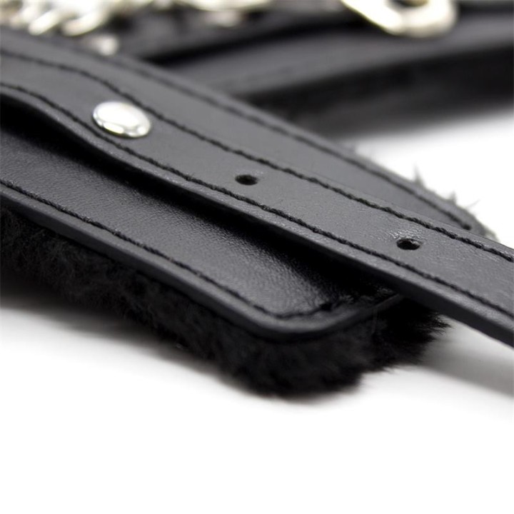 Verstellbare Handfesseln mit Fellfutter, 30 cm, Schwarz von Latetobed BDSM Line | Fesselliebe.de